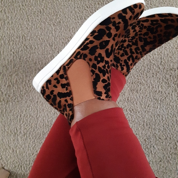 Nwt suede leopard  sneakers - Picture 9 of 10